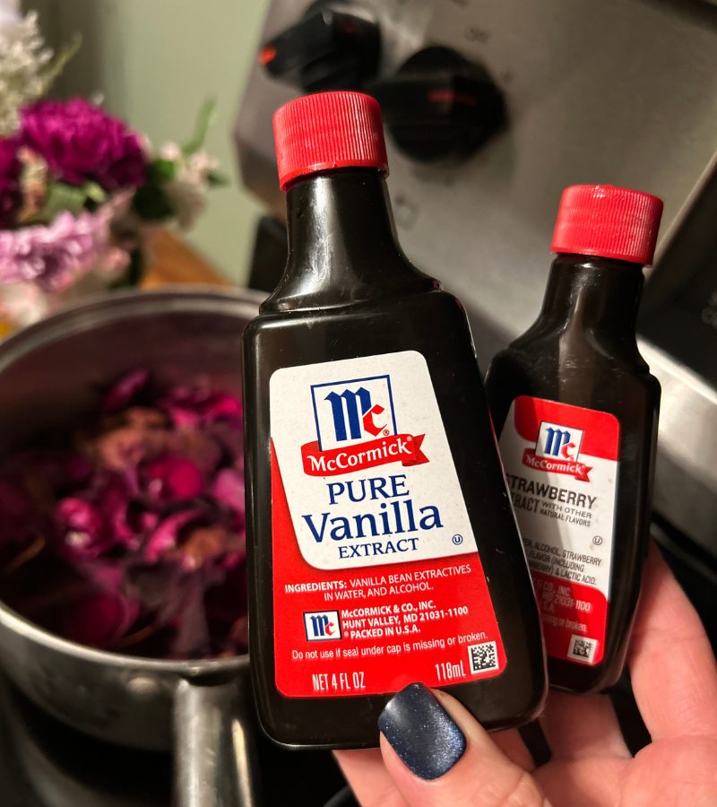 Extracts for rose berry simmer pot